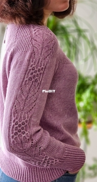 Omra Sweater by Valentina Bogdanova - Russian