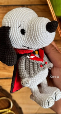 Sienna Handmade - Lilian Sandoval - Snoopy Dracula - English Translated
