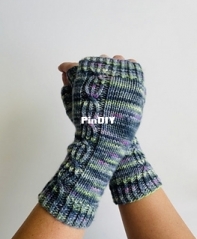 Juka mitts by Kristina Tyla