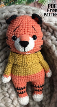 Nat Knits - Natalia - Tiger in sweater - Free