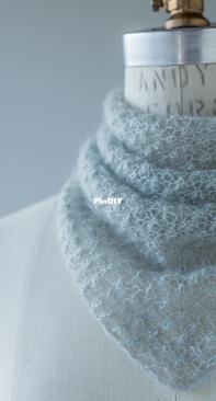 Blackberry Kerchief by Churchmouse free