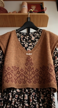 Pavuk Vest by Teti Lutsak