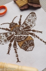 Fuzzy Fox Designs - Varigated Bumble Bee by Rachel James