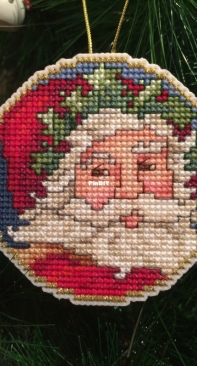 Holly Santa - Donna V. Giampa - Annies Cross-Stitch 2014 Christmas Creations