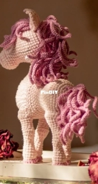 Olya Sam Toys - Olya Samoseienko / Olha Samoseienko- Horse