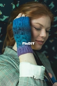 Ebb Tide Mitts by Cheryl Toy