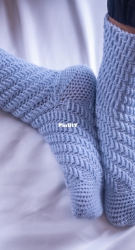 KnitCrate Inspirations - ACCROchet - Julie Sarah Desjardins - Skyscraper SocksJulie