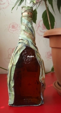 Decoupage. Bottle