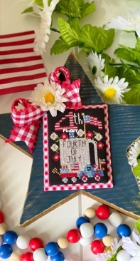 Stitching with the Housewives - Whats in My Cup - Fourth (4th) of July
