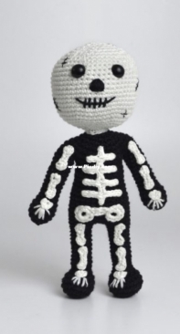 Círculo SA - Amigujumi - Juliana Penhorate  - Skeleton - Esqueleto - Portuguese - Free