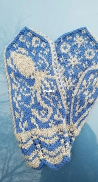Squid (or Kraken) mittens by Claire Butchkoski-Free