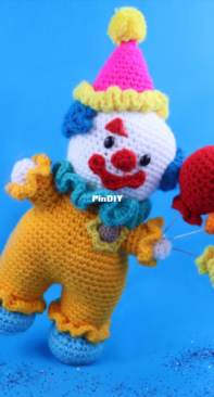 Stringy Ding Ding - Olive - Clown Amigurumi - Free