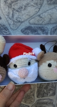Tatyana Medvebeda- My version of knit toys christmas decorations