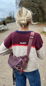Cross Sweater by Mette Wendelboe Okkels - Petiteknit
