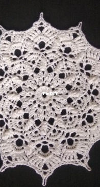 Nelly Klos - Elsa Doily - English