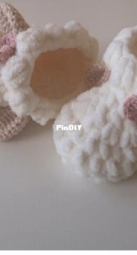 SweCraftCorner - Emilia Andersson - Little Mary Lamb Slippers