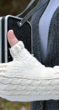 Midwinter Stroll Mitts by Melissa Burke - Apiary Knits