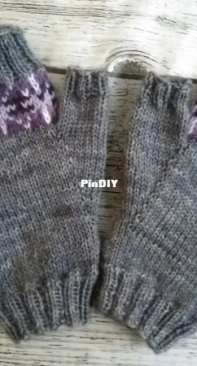 Ääri  Fingerless Gloves/Mitts by Eeva Vee-Finnish-Free