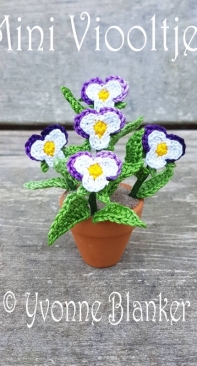 Yvonnes Crochet Art - Yvonne Blanker - Mini Violets - Mini Viooltjes - Dutch