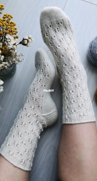 Yolanda Socks by Laura Moorats - Free
