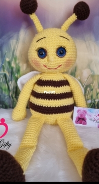 Luvly Gifty - Petra Moravcikova - Amigurumi Crochet Bee