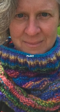 Colores Cowl by Leslie Roth-Free