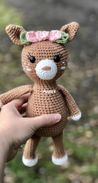 Grace and Yarn - Stephanie - Deer - Free