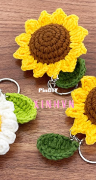 Xinhvn - Tam Doan - Sunflower and Daisy Keychain