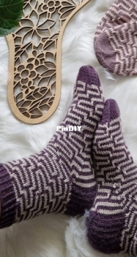 Daedalus DK Socks by Kelly Menzies - Free