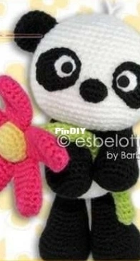Amigurumi Paradise - Esbelotta - Barbara Strasser - Panda bear with flower - Pandabär mit Blume -  Translated - German
