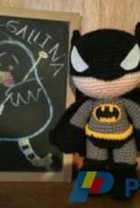 Amigurumis de la Casa de los Tejidos de Mamá Gallina - Romina Garza - Medium Batman- Spanish