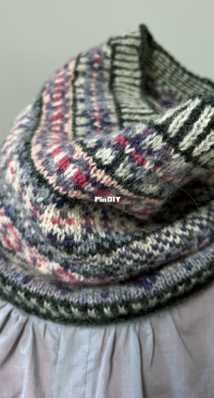 Laurel Springs Cowl by Liz Washburn-Free