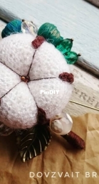 Crochet brooch