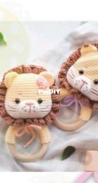 RNata - Natalia Ruzanova - Rattle Leo and Lia - Chocalho Leo e Lia - Portuguese - Translated