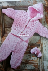 Sirdar - 3640 Baby/Childs Aran Hood Jacket, Pants and Mittens - English