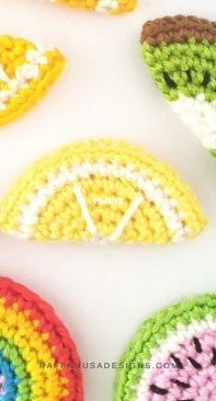 Raffamusa Designs - Raffaella Tassoni - Fruit Slices Keychains