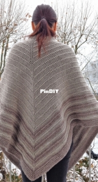 Straina Shawl by Simona Varga