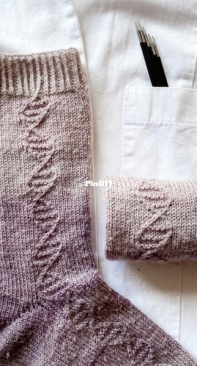 Real DNA Socks by Lisi Dancer-English, German-Free