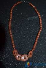 Collier ton brun en céramique (mon travail)