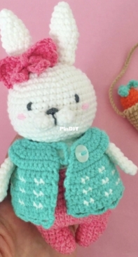 Miss Daisy Handmade - Miss Daisy - Leticia Maria Olano Acosta - Bunny in Overall