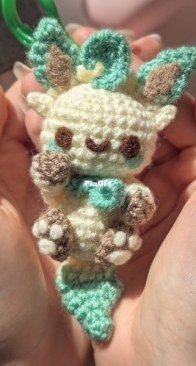 Tiny Clove - Bee / Chloe Gardiner - Leafeon
