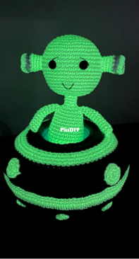 Círculo Yarns - Shirley Borges - Glowing E.T, spaceship and moon - Free