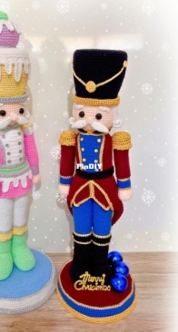 Crafty genes Indonesia - Sofie Julien Versluys - 2in1 Nutcracker - English or Dutch