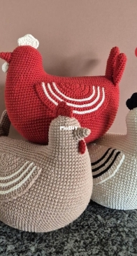Ateliê Pingouin - Nó de Duas - Nicole e Liana - Chicken in the Decor - Galinha Na Decoração - Portuguese