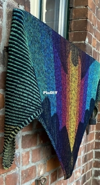 Fledermaus Illusion Shawl - Garnmanufaktur