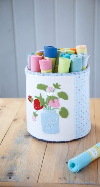 Zakka Wool Appliqué: 60+ Sweetly Stitched Designs, Useful Projects for Joyful Living -  Minki Kim