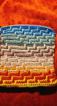 My first mosaic crochet project! A small pouch.