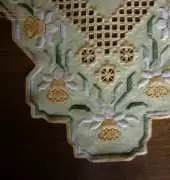 table runner hardanger daffodil-brochure DMC