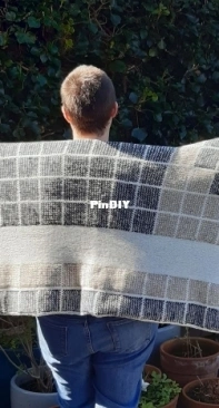 Periodicity Wrap by Nicola Whilton - English, German