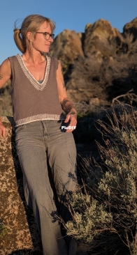 Bongo Vest by Amy Gunderson - Knitty First Fall 2025 - Free